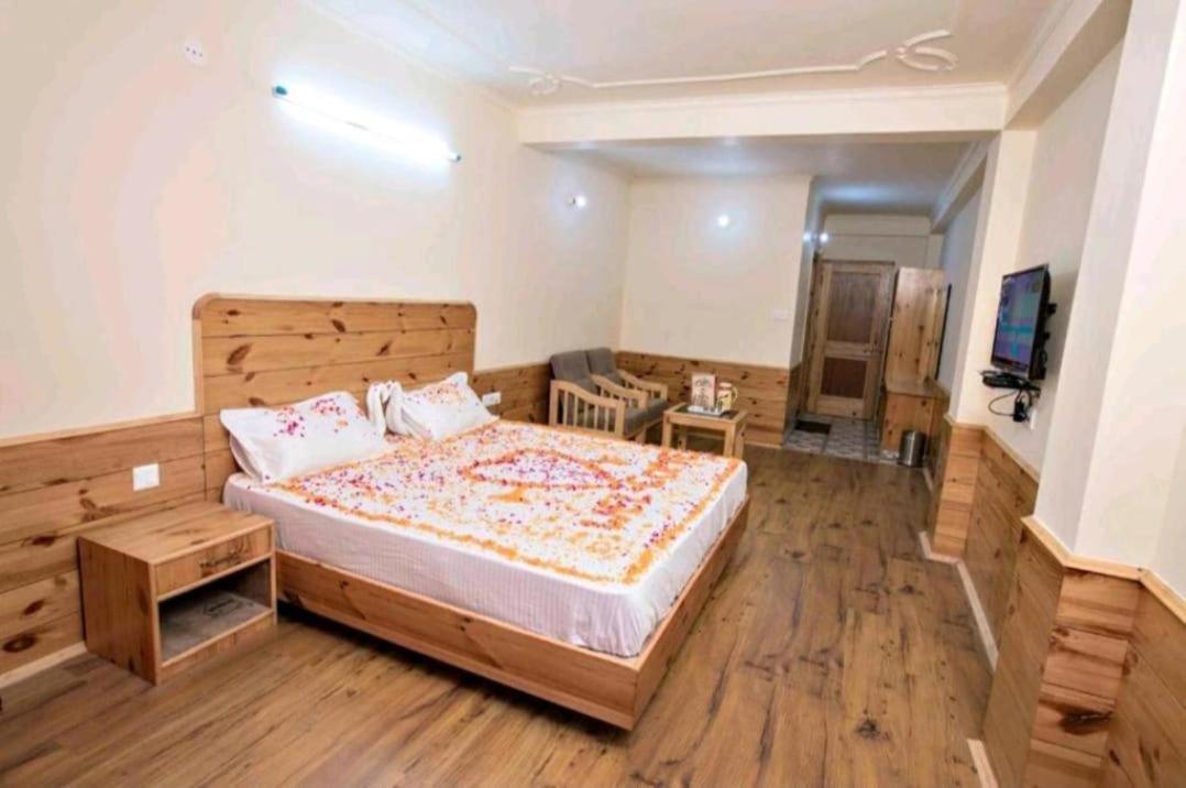 Hotel Nirmal Chhaya Маналі Екстер'єр фото